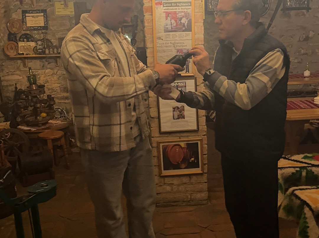 Pivnita lui Teo - Teo's Cellar-锡吉索拉必去景点