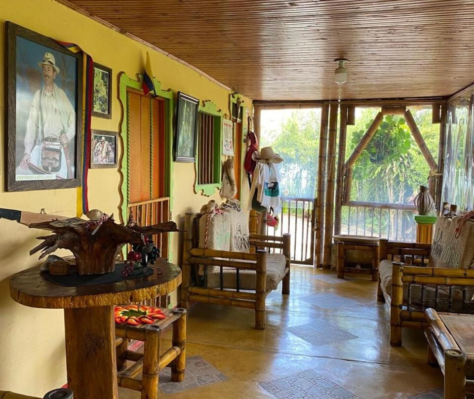 Finca la Divisa. Senderos de la Montana