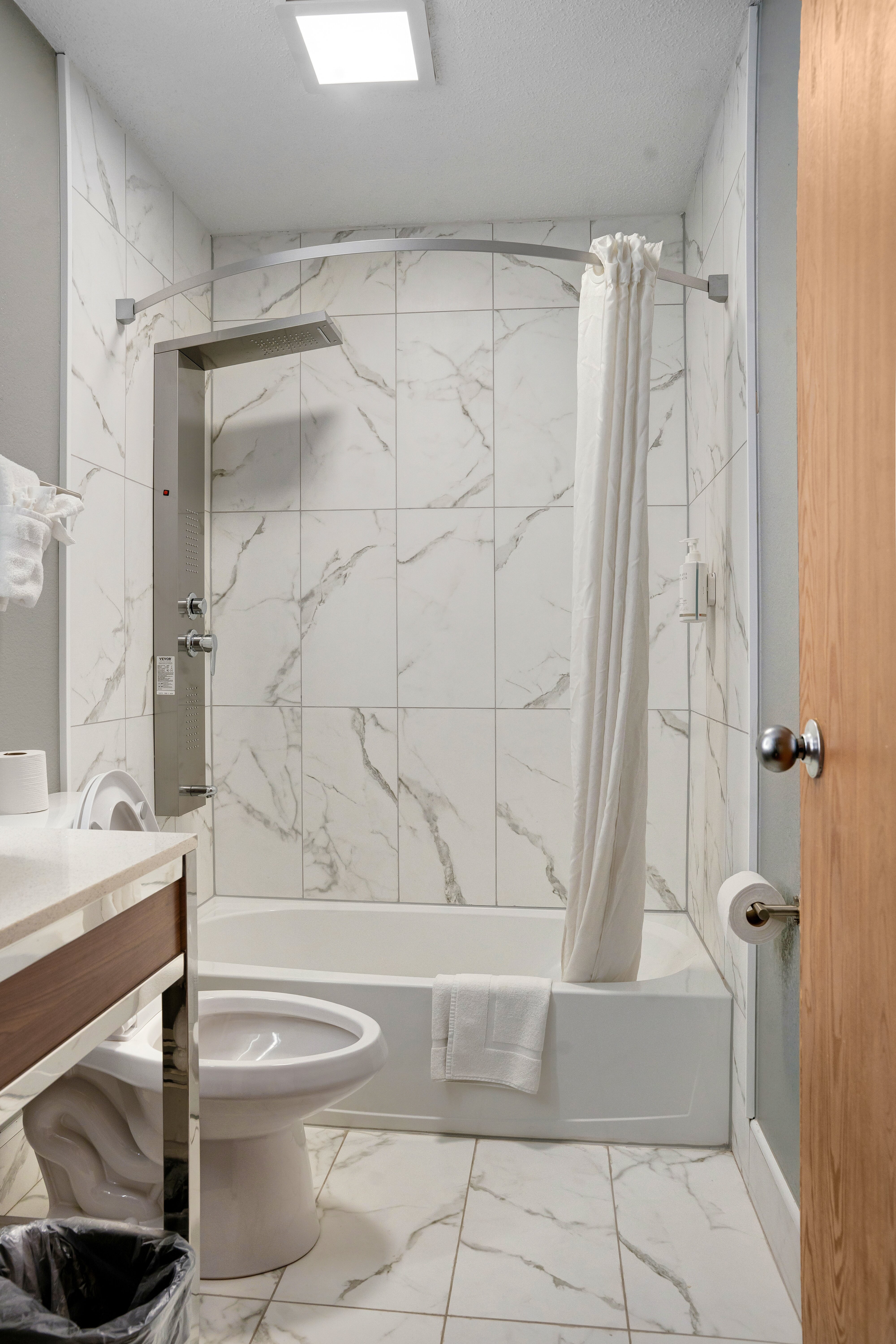 Days Inn by Wyndham Omaha/West Dodge-浴室