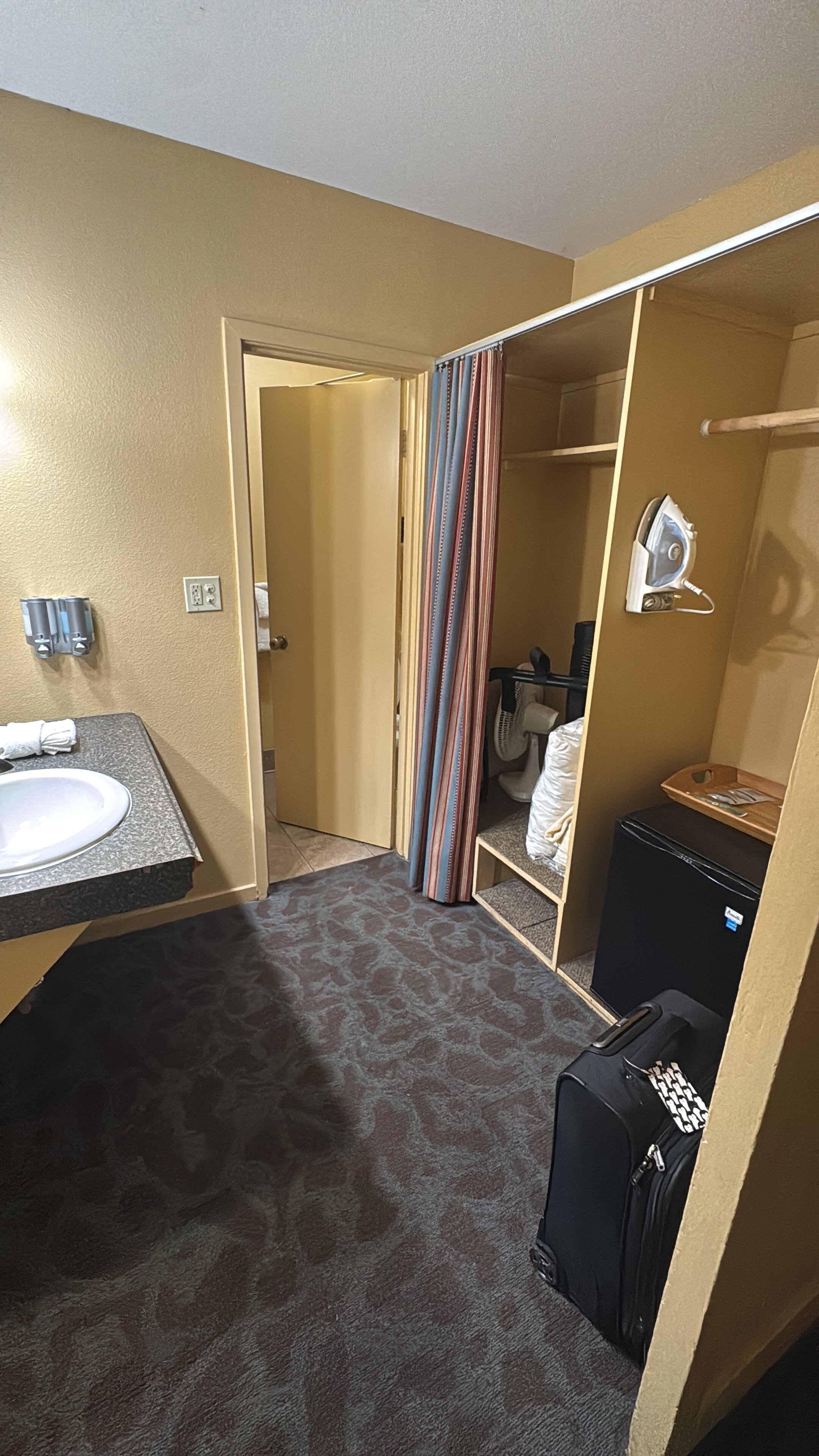 优胜美地瀑布山庄-官方