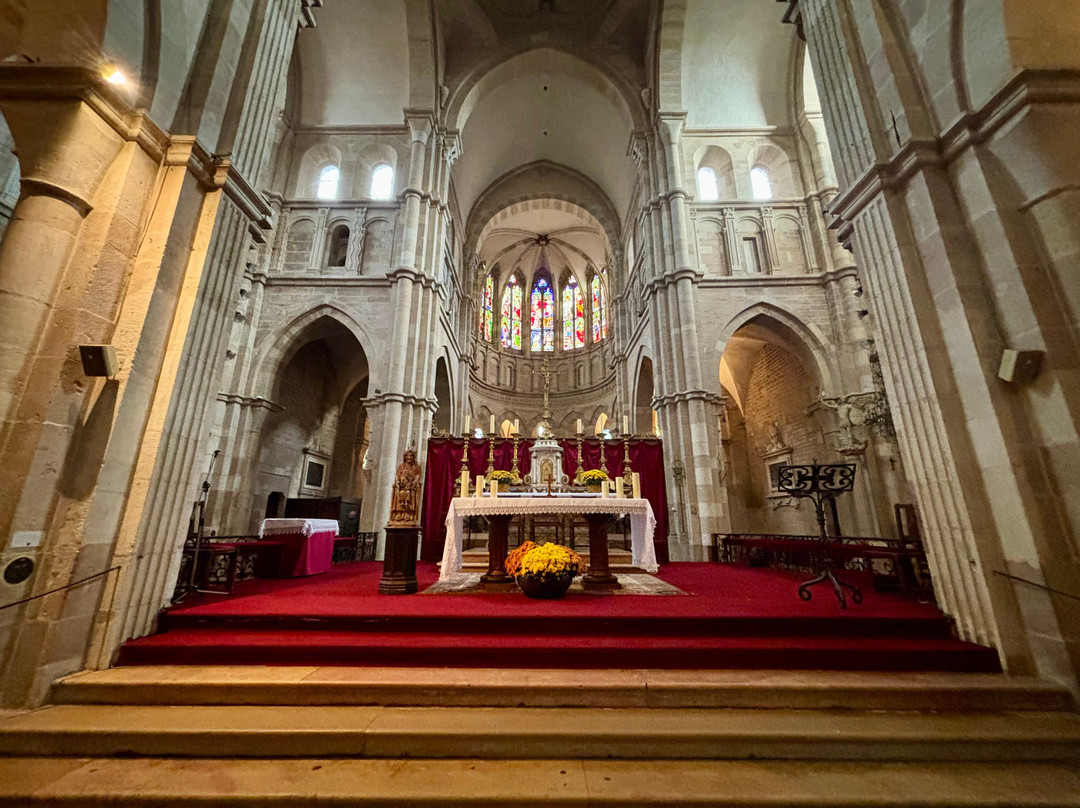 Collegiale Notre Dame-博讷必去景点