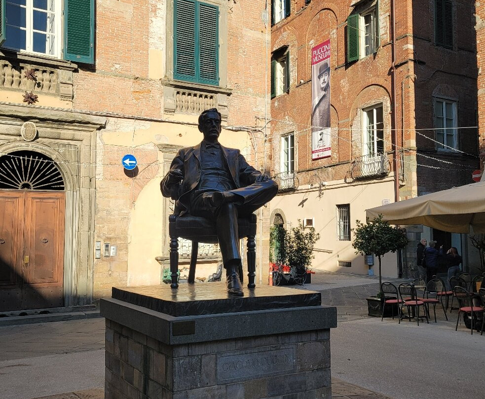 Enzo Dellaria Private Tours & Transfers-里窝那必去景点