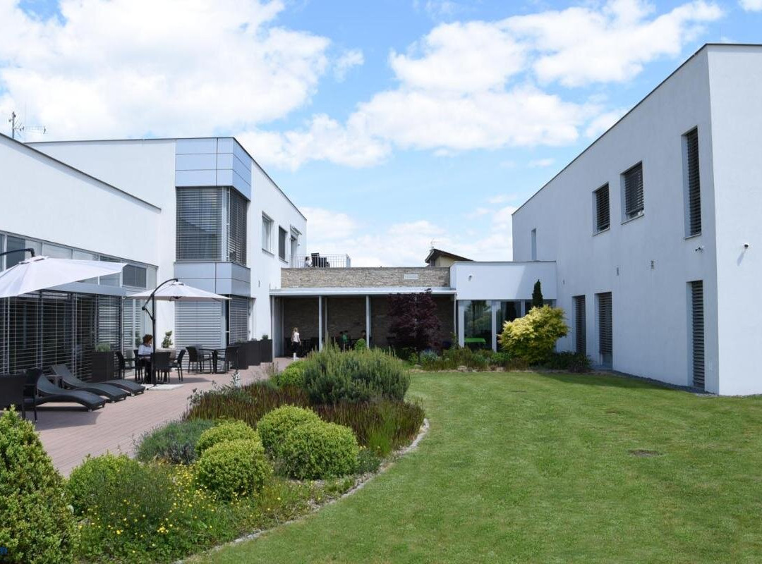 Hotel Harmony Medical & Wellness-Free Parking, 1,8km from the Center