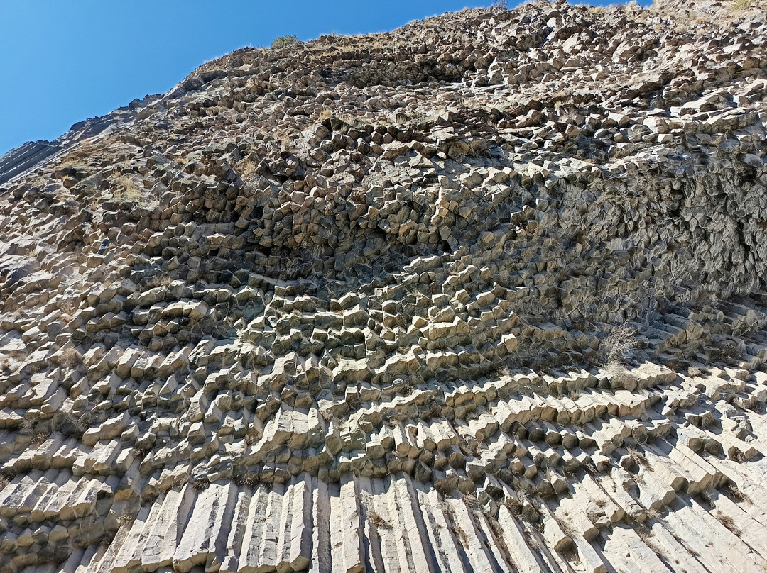 Basaltic Organ-Garni必去景点