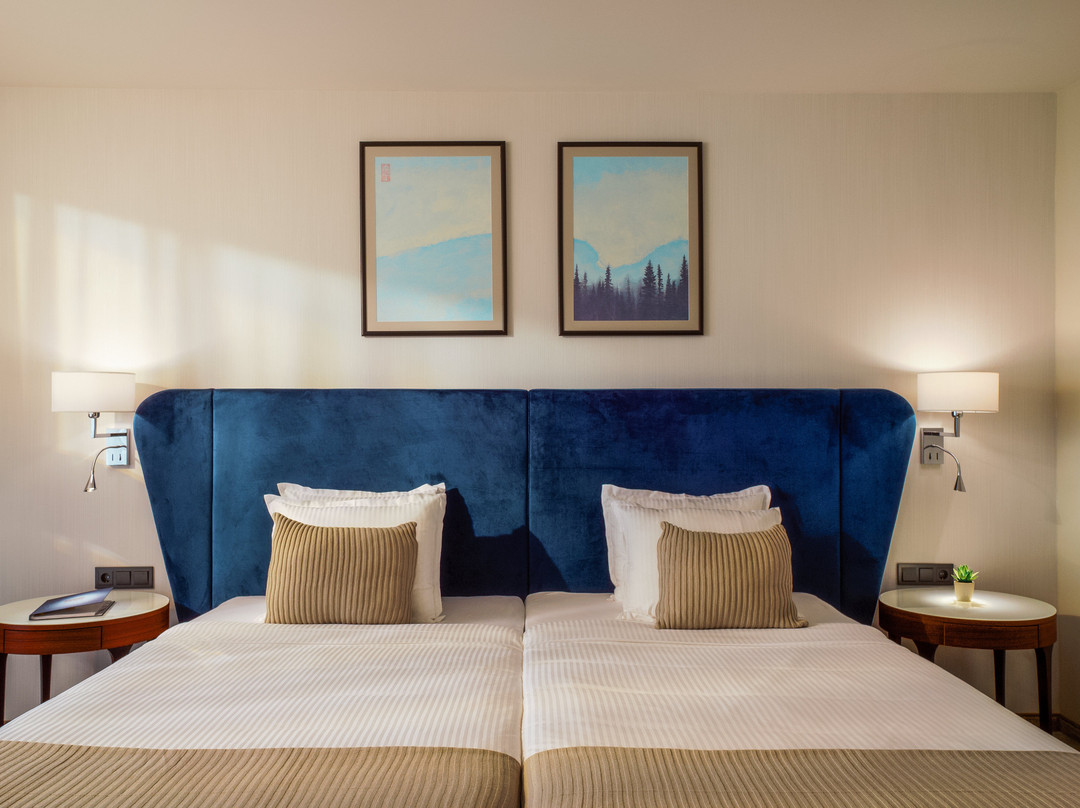 Astor Garden Hotel主图