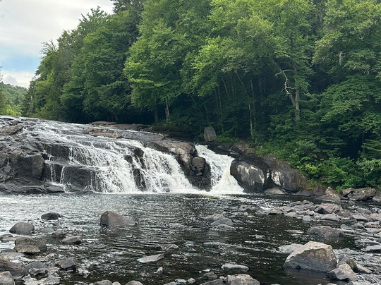 Buttermilk Falls-Long Lake必去景点