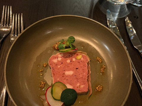 爱丘普特酒店主图