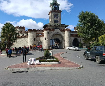 Puerta de la Ciudad-Loja必去景点