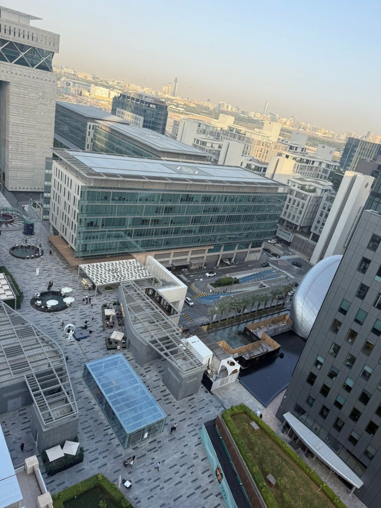 迪拜国际金融中心丽思卡顿酒店-官方