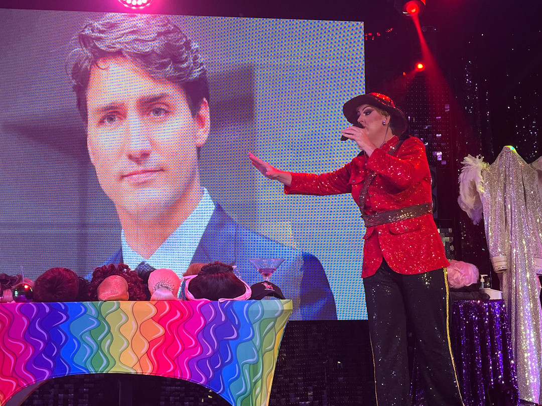 The Palm Cabaret and Bar-瓦拉塔港必去景点