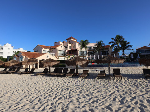 Frangipani Beach Resort主图