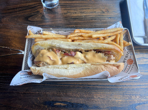 Courtside Bar & Grill