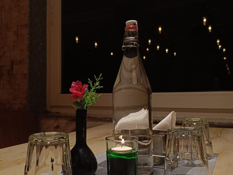 Golden Oak By The Lake Hill