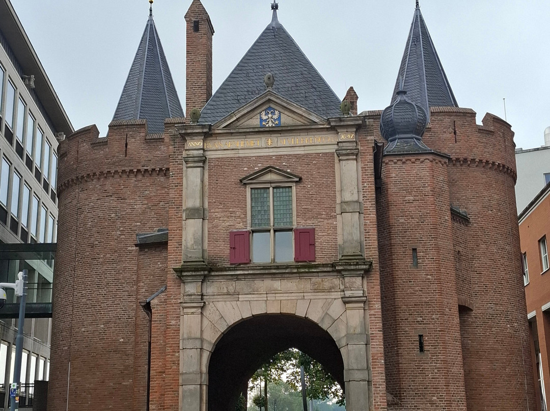 Sabelspoort of Eusebiuspoort uit 1357-阿纳姆必去景点