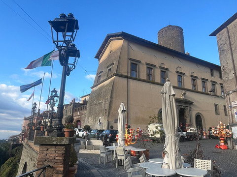 Piazza Umberto I in Nemi-Nemi必去景点