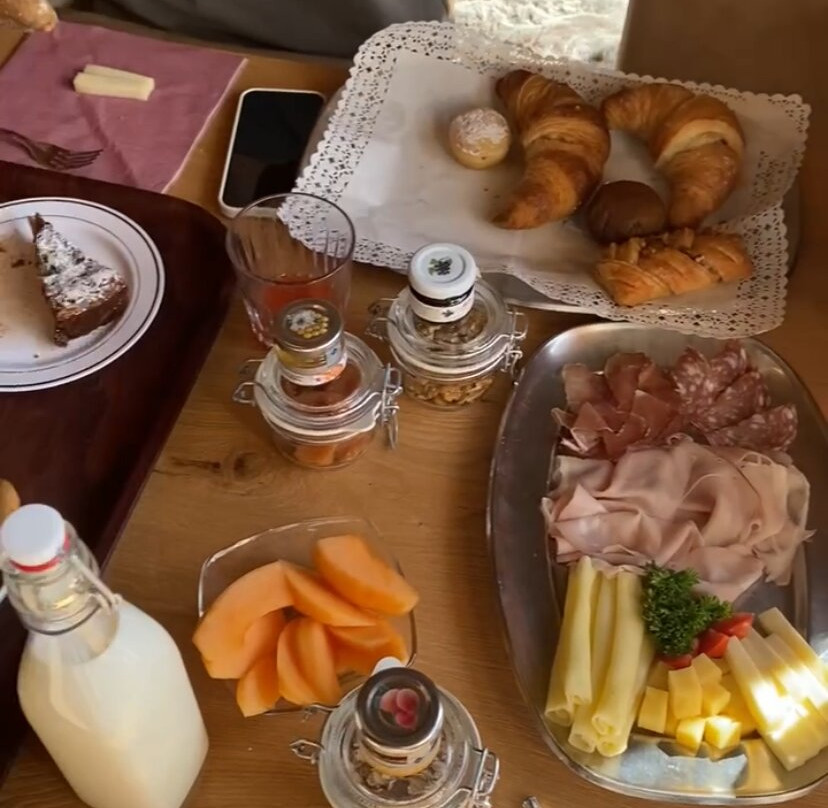 豪斯麦克拉酒店主图