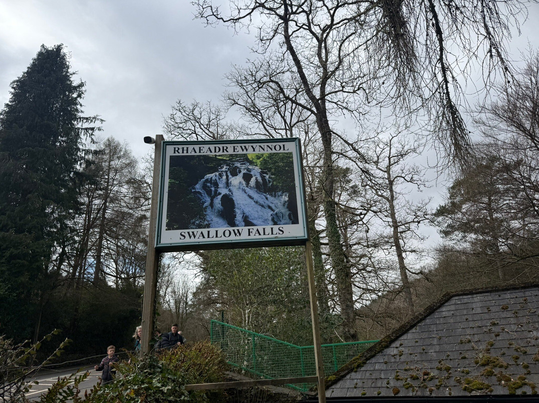 Capel Curig旅游景点-Swallow Falls