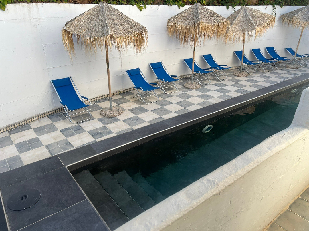 房子和母马酒店主图