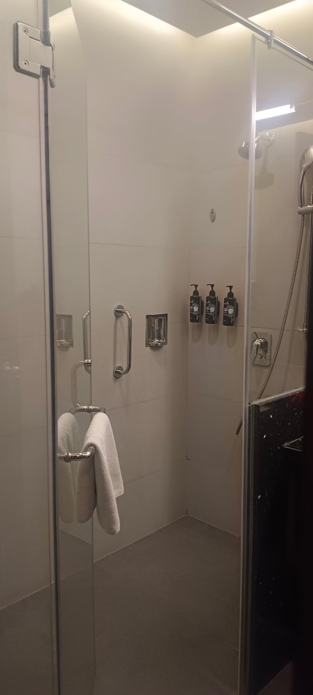 贾姆谢德布尔温德姆华美达酒店-浴室
