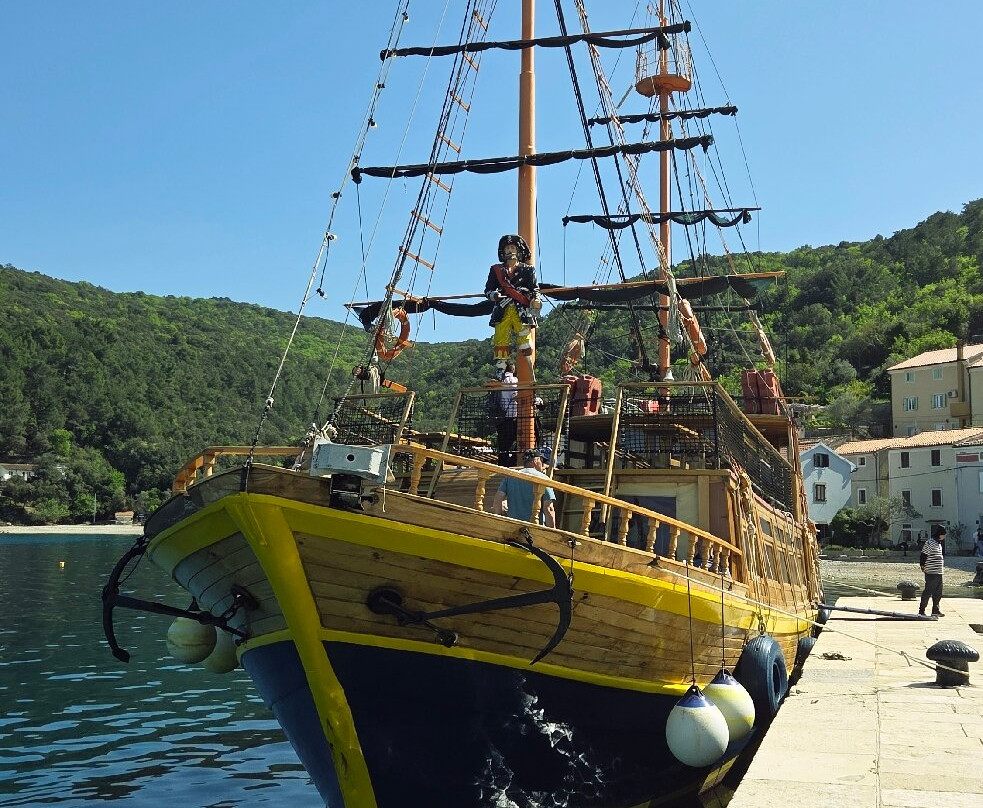 Klinica Boat Excursions-拉巴克必去景点