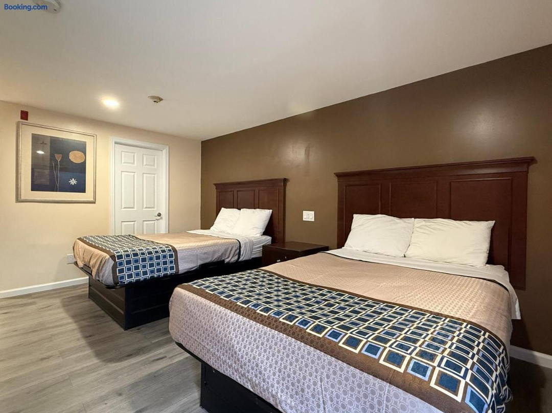 Travelers Motor Lodge