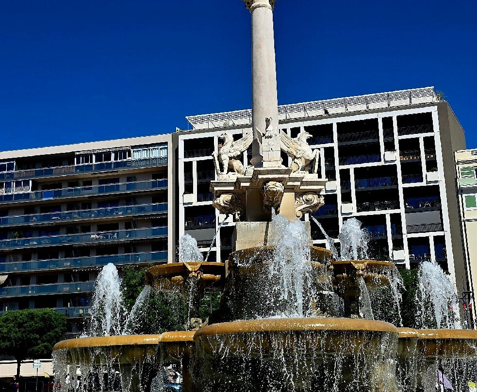 Fontaine Monumentale-瓦朗斯必去景点