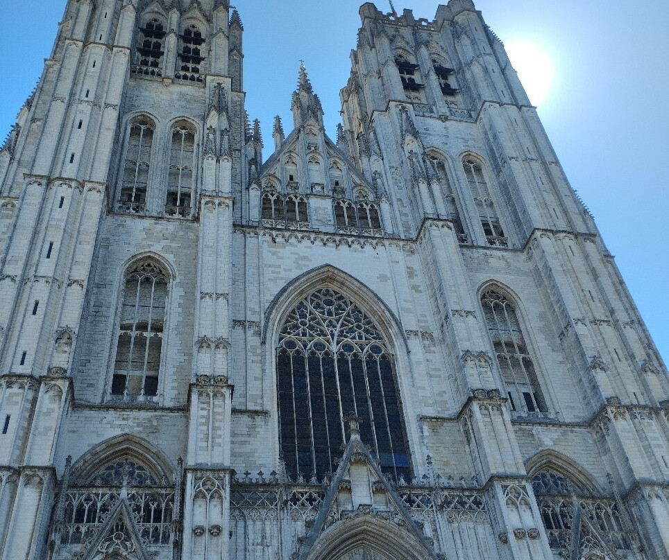 圣弥额尔圣古都勒主教座堂（Cathedrale St-Michel et Ste-Gudule）-布鲁塞尔必去景点
