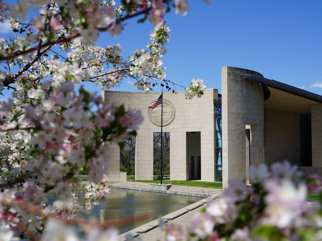 Robert J. Dole Institute of Politics-劳伦斯必去景点