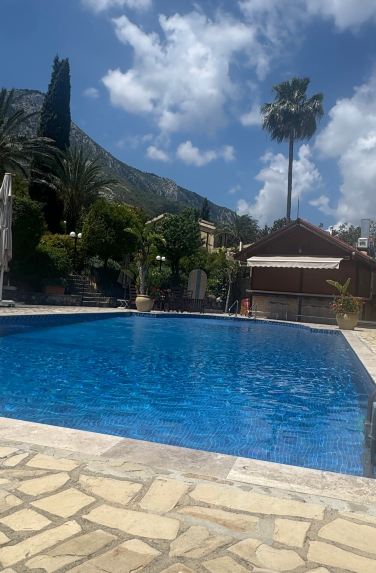 Bellapais Gardens Hotel-泳池