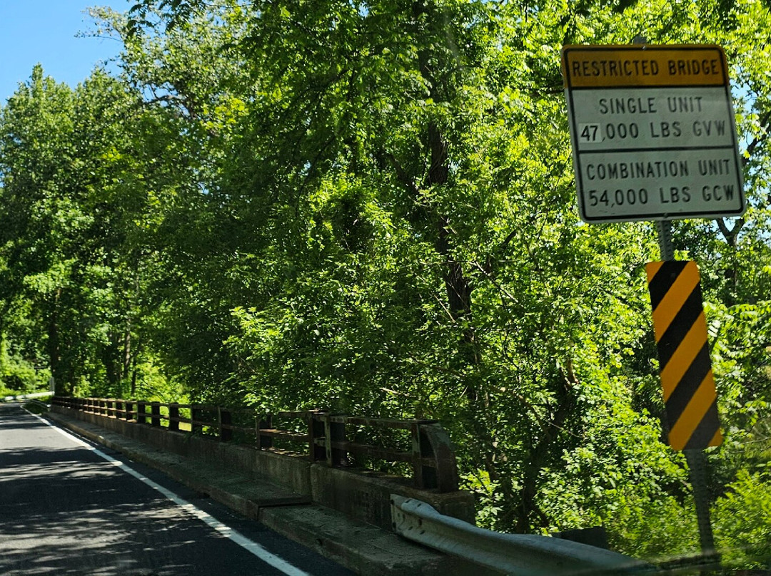 Clark Bridge over Deer Creek-Street必去景点