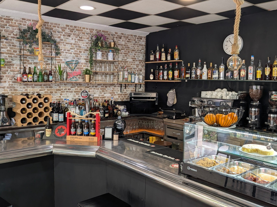 Tapa La Caña Café & Bar