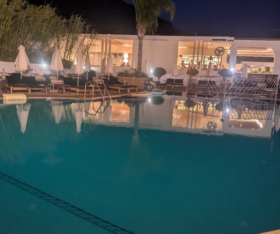 Finas Hotel & Apartments主图