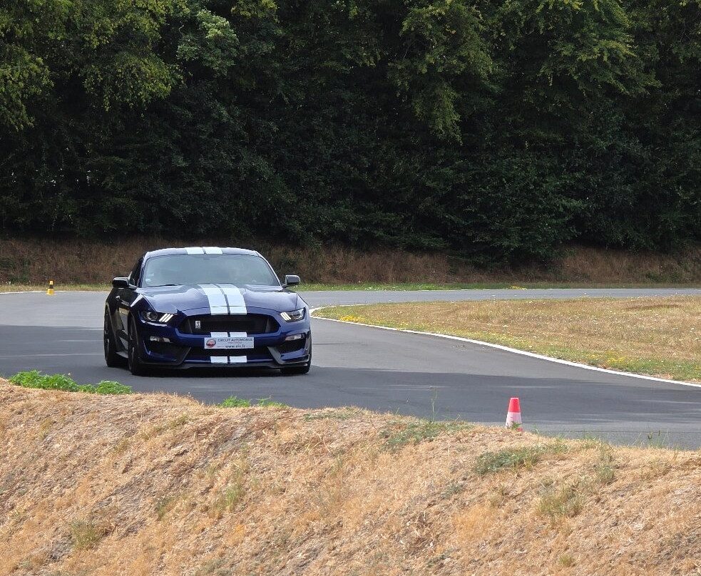 Circuit Automobile EIA-Pont-L'Eveque必去景点