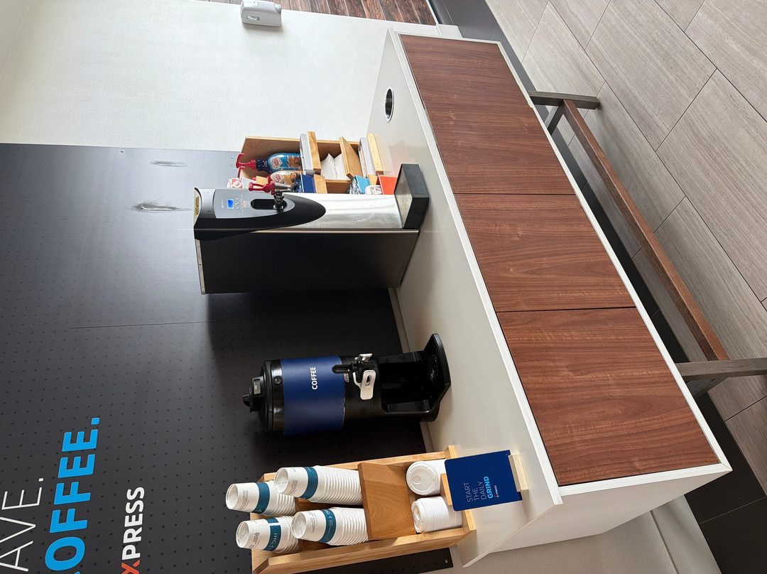 韦兰智选假日套房酒店主图
