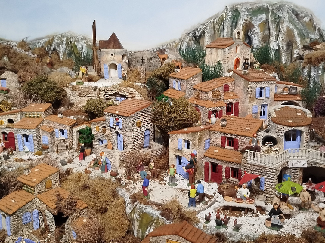 Le Village des Santons en Provence-欧巴涅必去景点