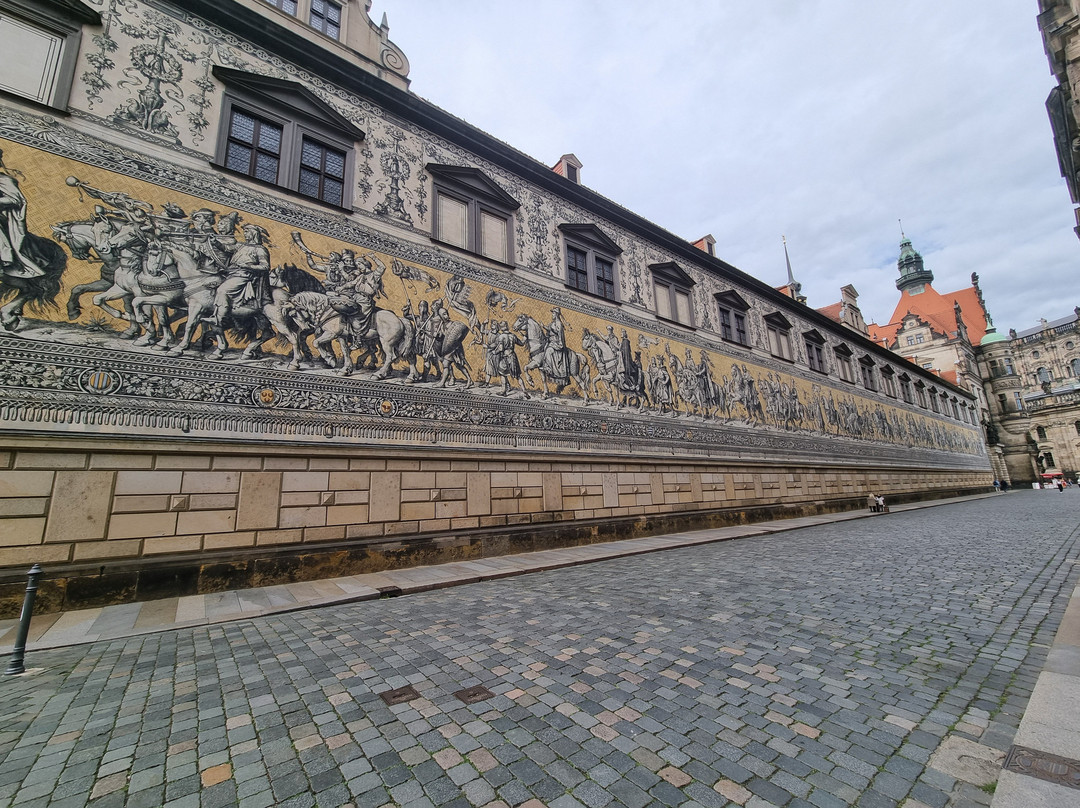 王侯队列图瓷壁画-德累斯顿必去景点