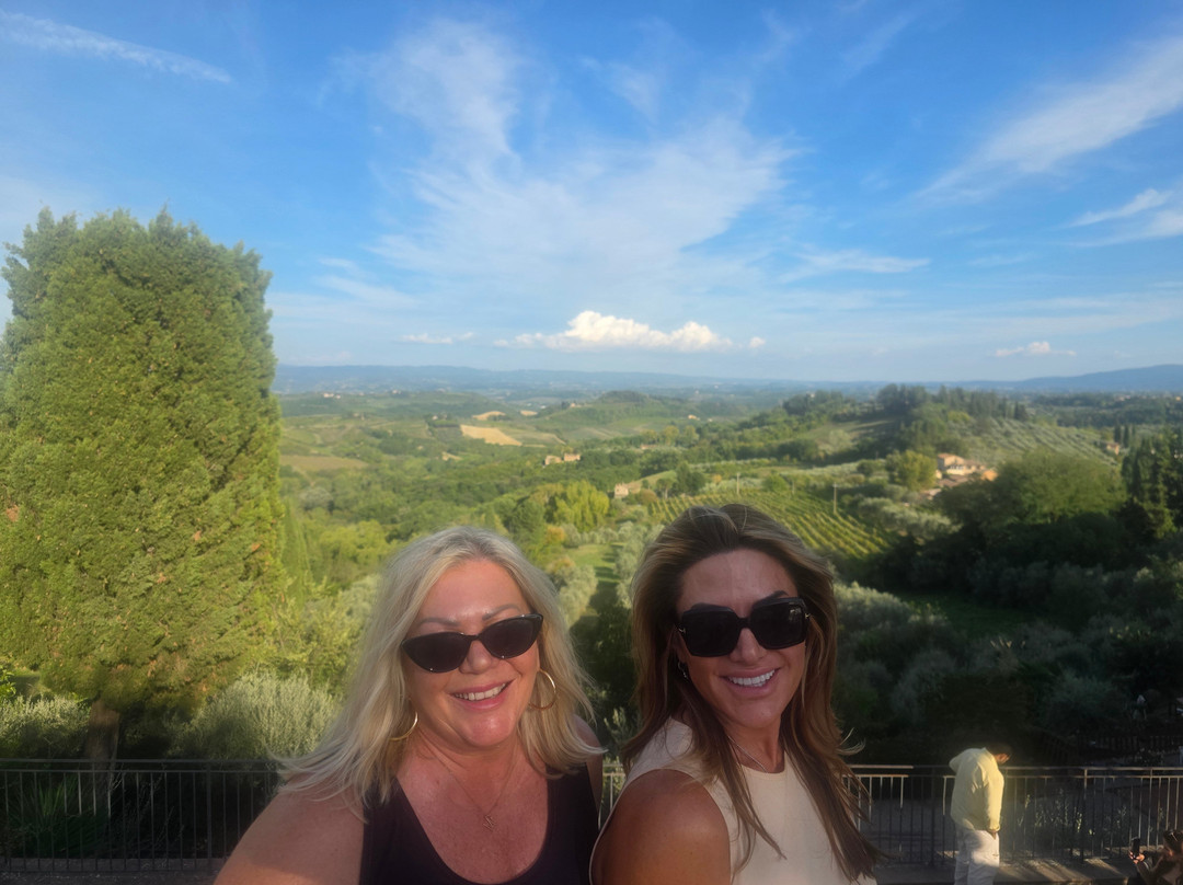 Luxury Tuscany Limo-斯坎迪奇必去景点