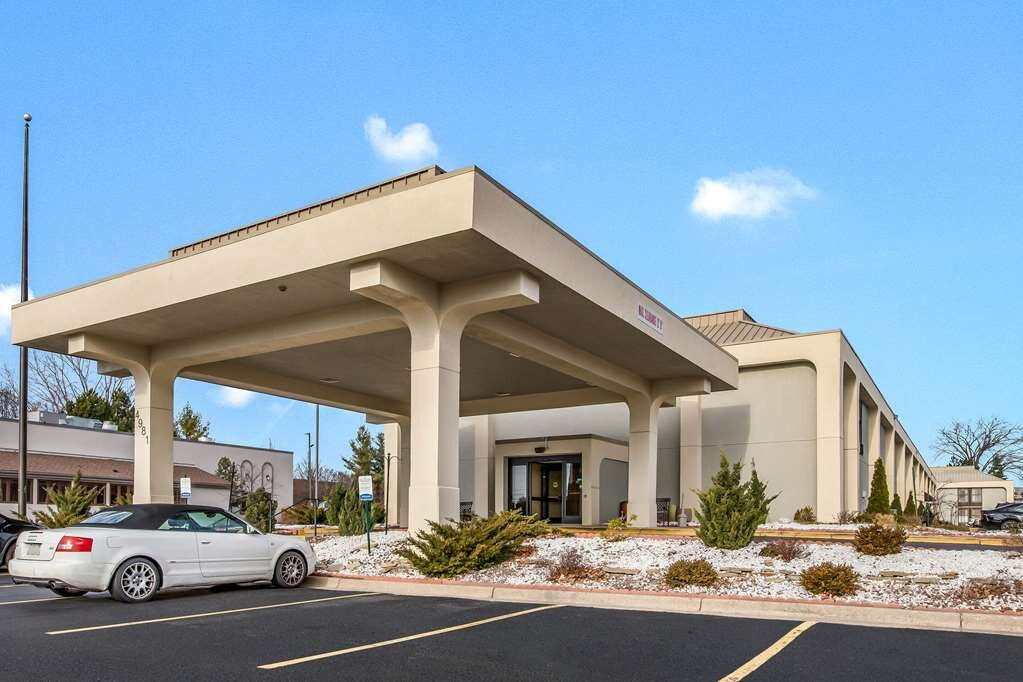 Clarion Inn & Suites Airport