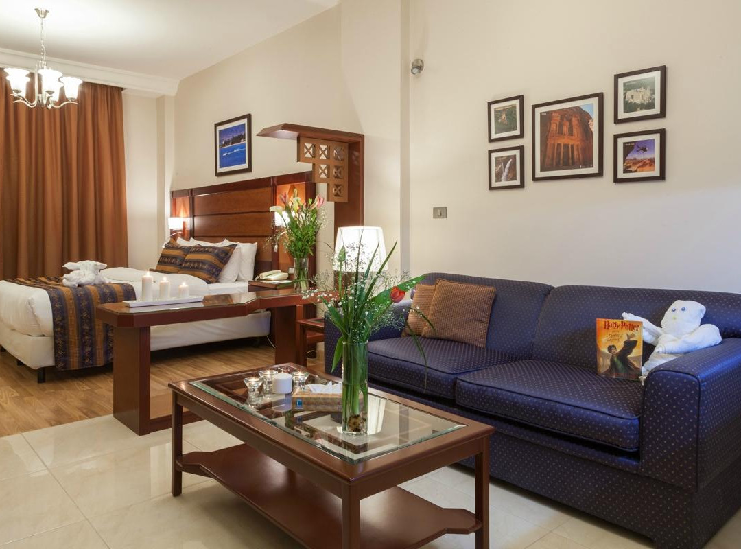 Comfort Hotel Suites