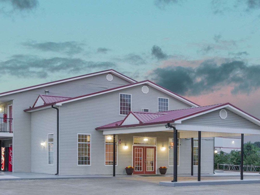 Super 8 by Wyndham Talladega AL