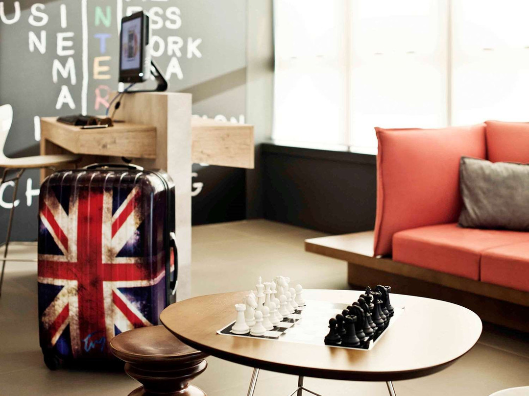 宜必思新汉堡酒店主图