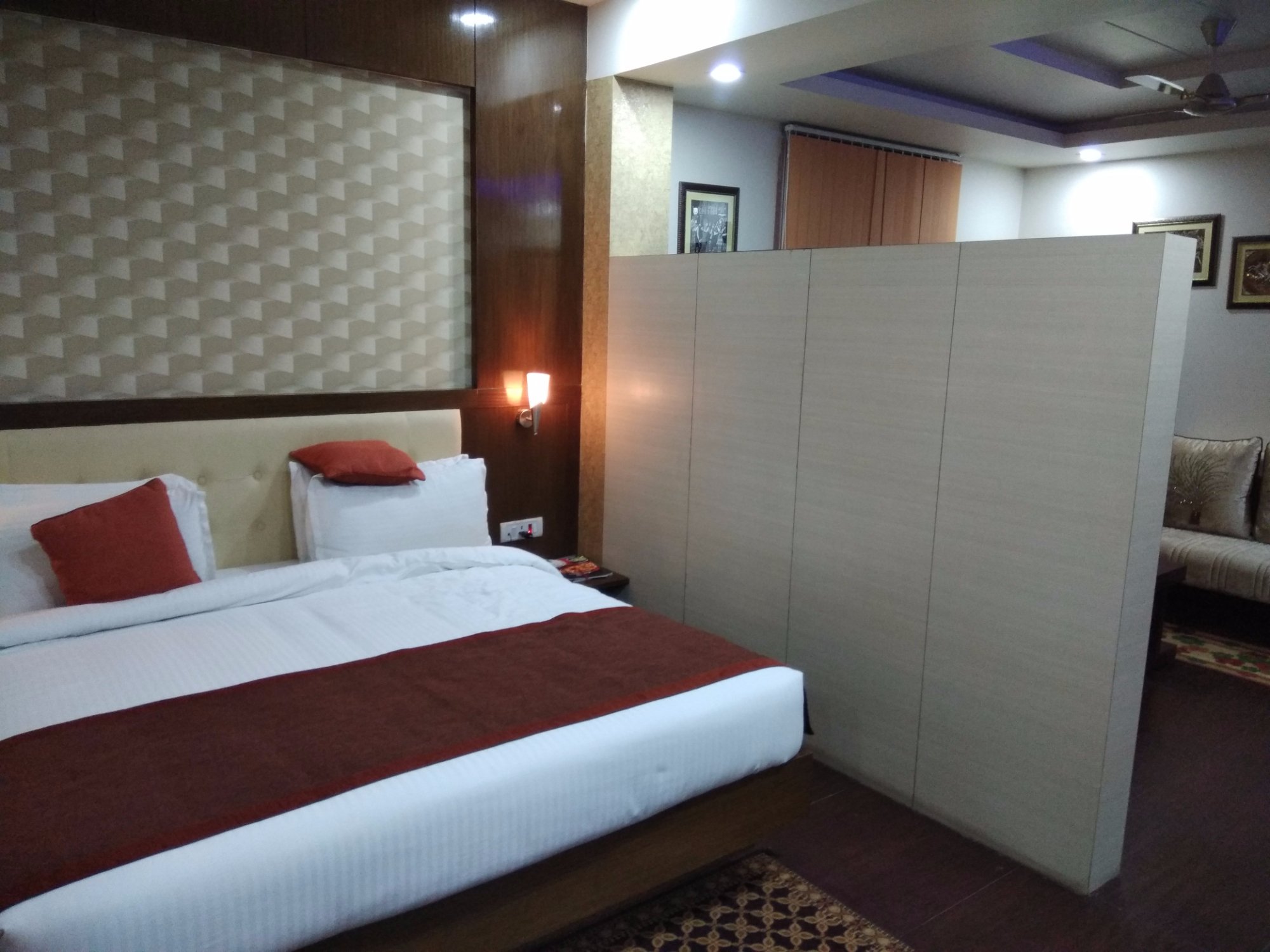 Vaishnavi  Inn-官方