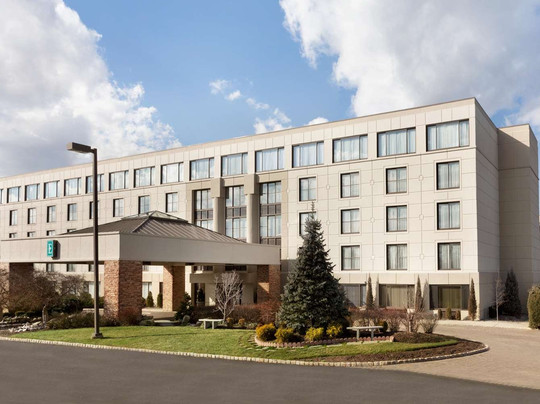 萨默塞特皮斯卡塔韦希尔顿合博套房酒店主图