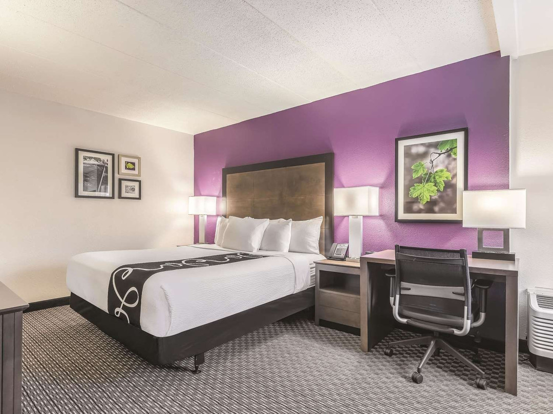 La Quinta Inn & Suites by Wyndham Salem NH