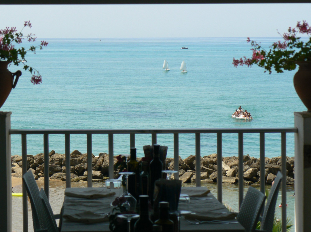 Scoglitti酒店住宿-Hotel sul Mare Al Gabbiano