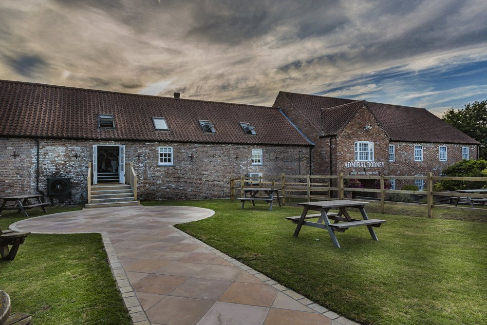 The Admiral Rodney Hotel, Eatery & Coffee House主图