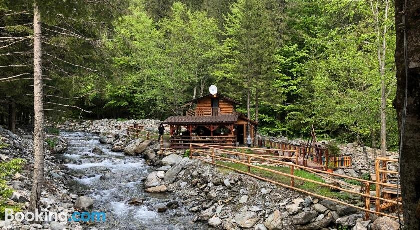 Piscu Negru- La insule