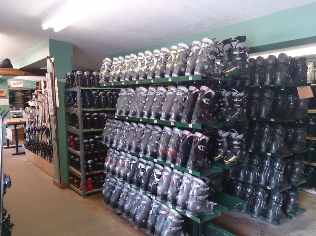 Alpine Sports Ski Rentals Blue Mountain-蓝山必去景点