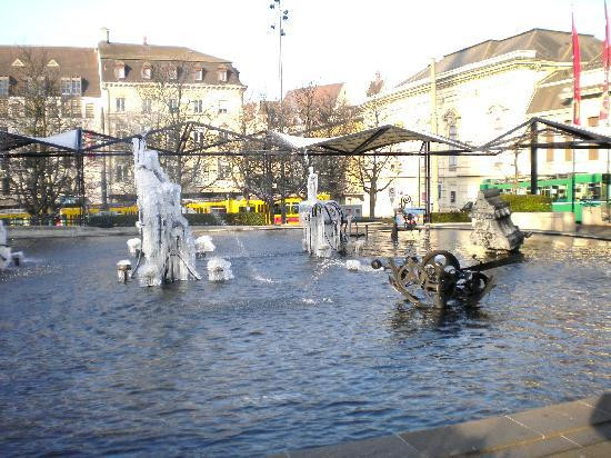 Tinguely Fountain-巴塞尔必去景点
