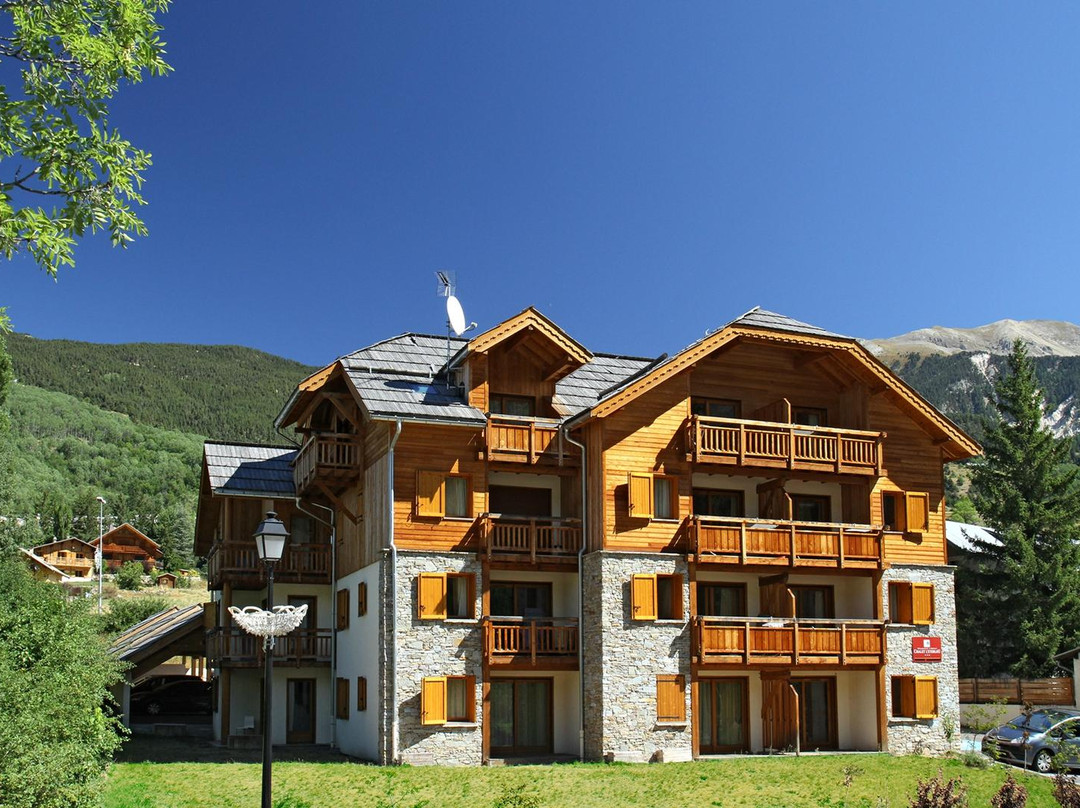 Le Chalet de l'Eterlou by Popinns